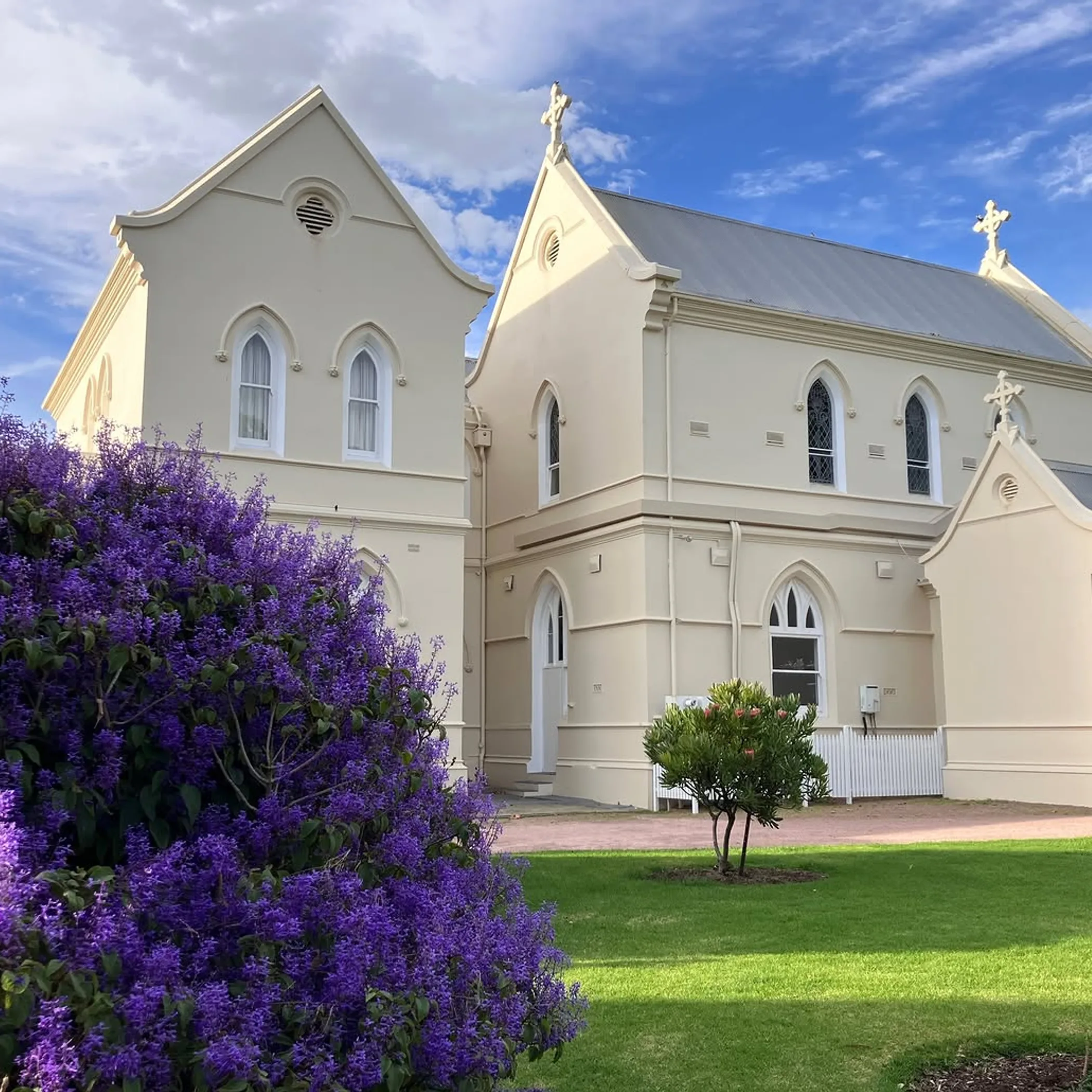the convent koroit building